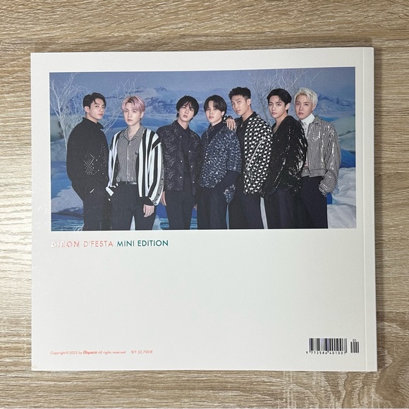 ❌SOLD❌Official photobook DIcon D'festa mini edition Jungkook cover - Picture 2 of 3